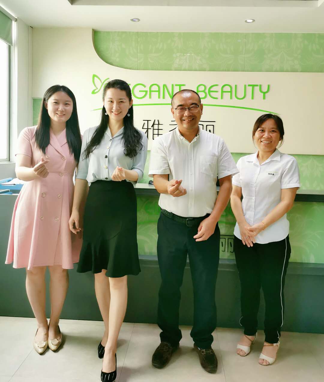 龍華區工商聯（總商會）秘書處走訪深圳91看片在线化妝用品有限公司
